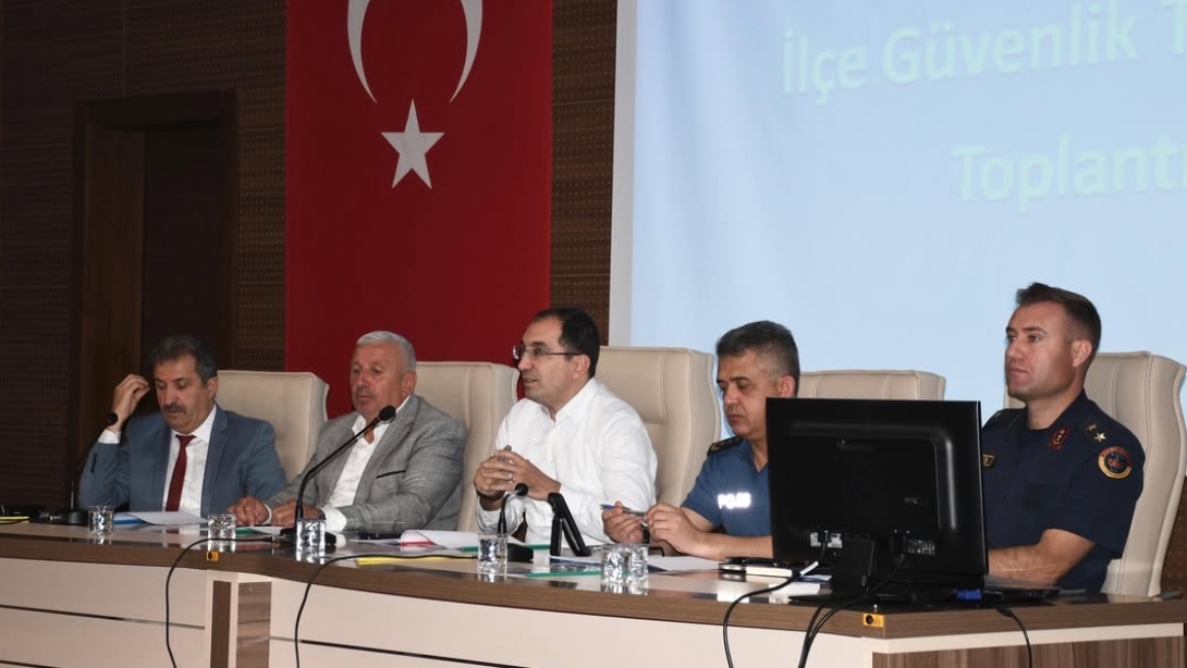 OKULLARIMIZDA GÜVENLİ EĞİTİM ORTAMI İÇİN KOORDİNASYON TOPLANTISI YAPILDI