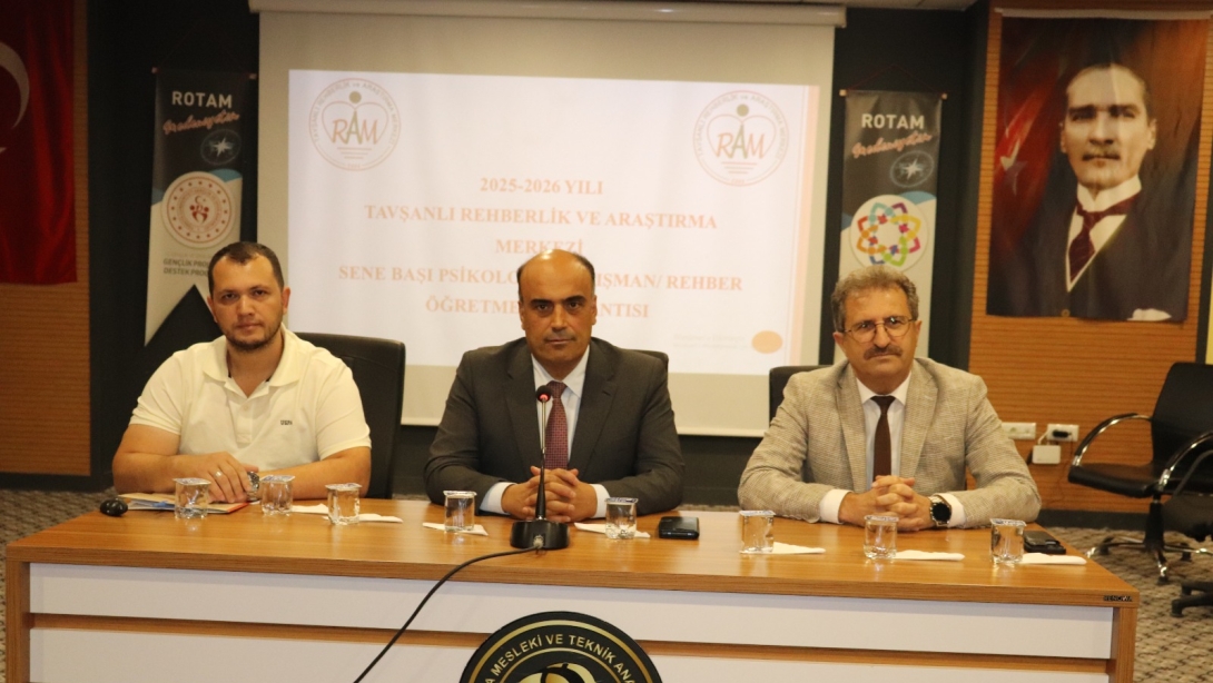 PSİKOLOJİK DANIŞMAN VE REHBER ÖĞRETMENLERLE SENE BAŞI TOPLANTISI GERÇEKLEŞTİRİLDİ